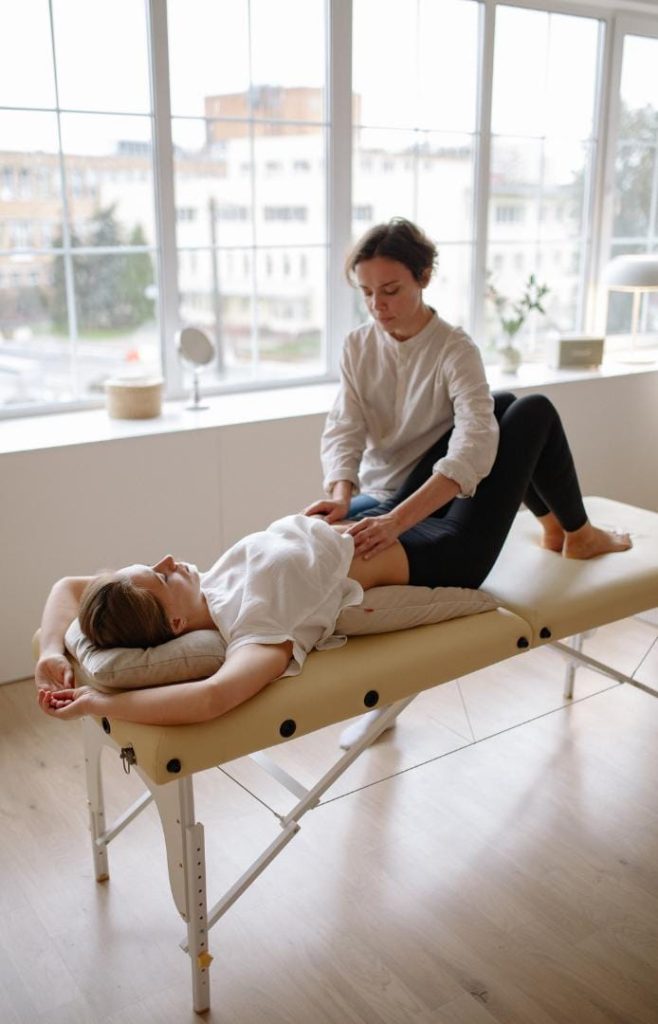 massage du ventre pour détendre les zones de tensions